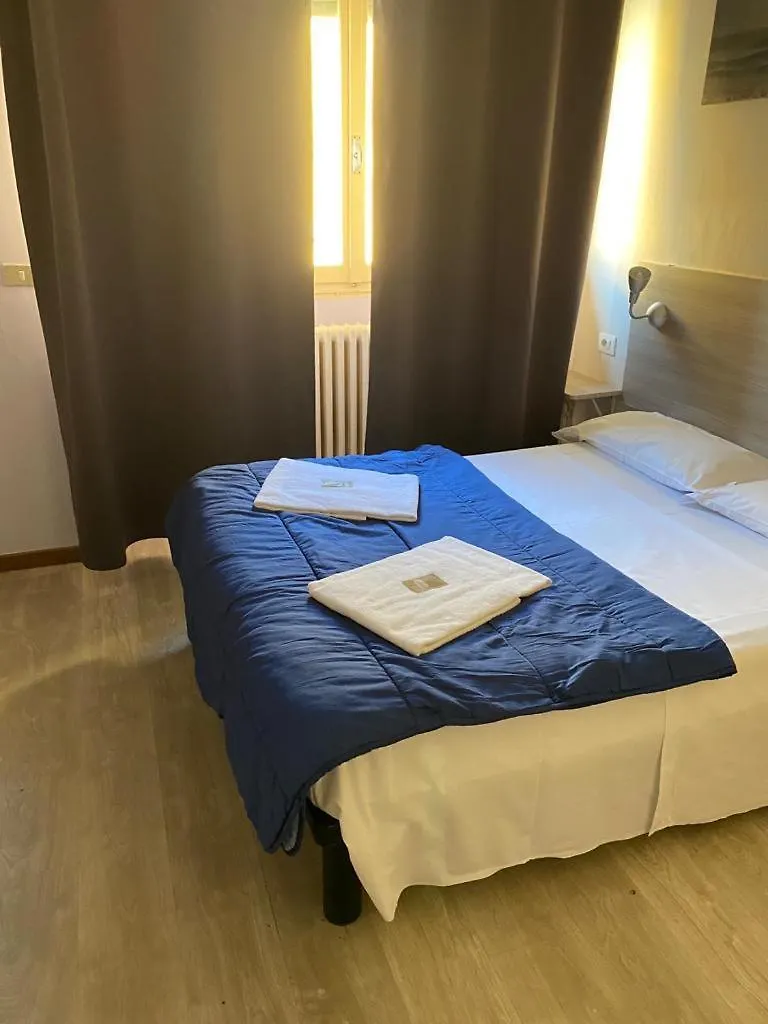 Hotel Galla Milán 0*,